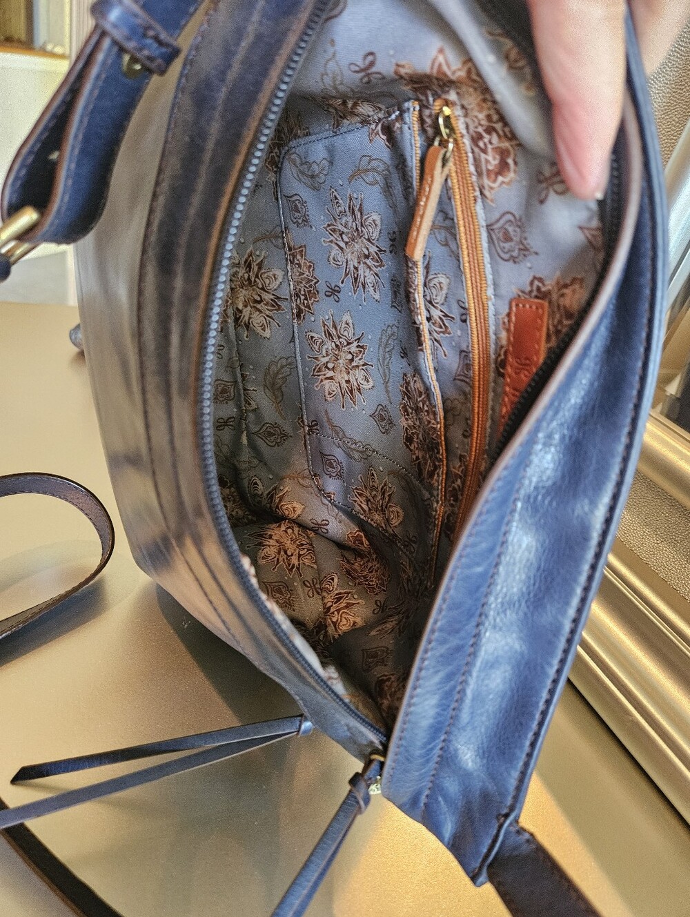 Beautiful Hobo Distressed Leather Larkin Crossbody Bag - Navy Blue - Picture 9 of 13